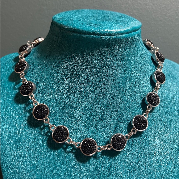 Elegant Black and Silver Choker - Picture 8 of 10